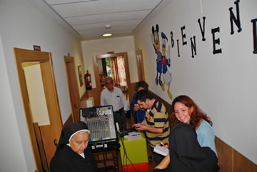 Retransmisión en Radio María del Rezo de Vísperas en la Casa de Acogida